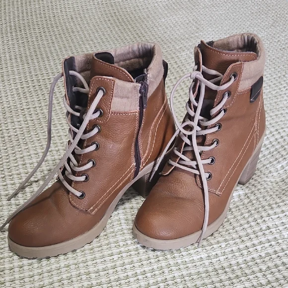 ANDREA Cognac Lace-Up Block Heel Ankle Boots - Picture 2 of 3